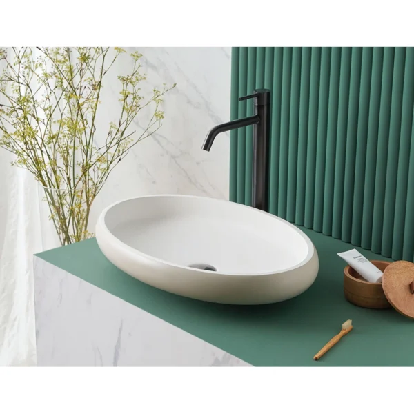 Lavabo Eslida de Sanycces sobre encimera en blanco mate