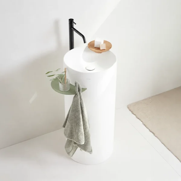 Lavabo Circo Joy blanco mate con repisa izquierda en color salvia orientativo