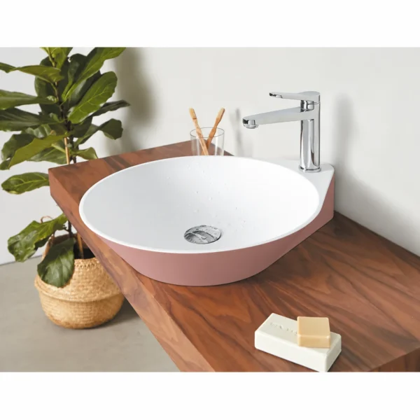 Ejemplo orientativo del lavabo Nadir Sanycces con color exterior rosa empolvado y cubeta blanca