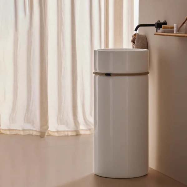Lavabo exento Tempo blanco brillo de Sanycces instalado en baño
